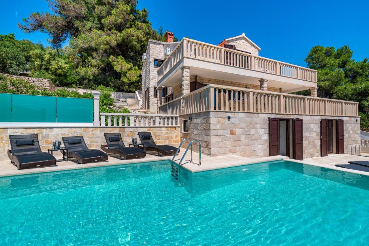 Villa Kadena - Luxury Seaside Villa With Private Heated Pool Selca  Exterior photo